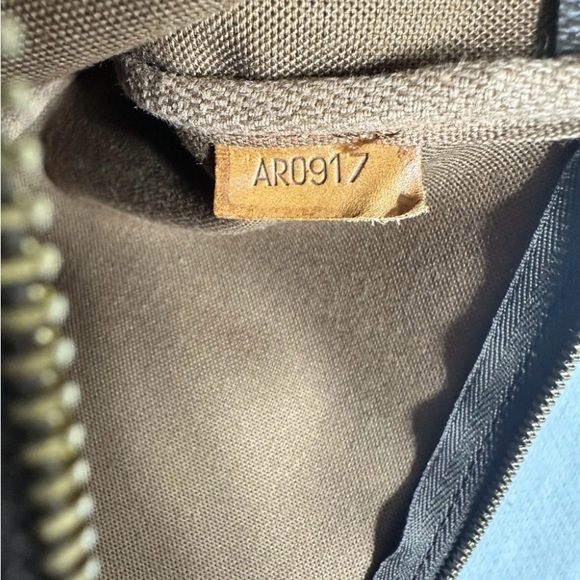 Louis Vuitton Pochette Accessory - Picture 10 of 11